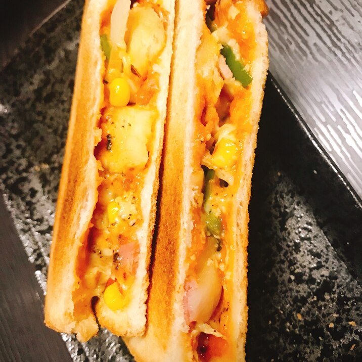 最強のピザパン モントレーサンド 54円 レシピ 作り方 By 業スー太朗 楽天レシピ